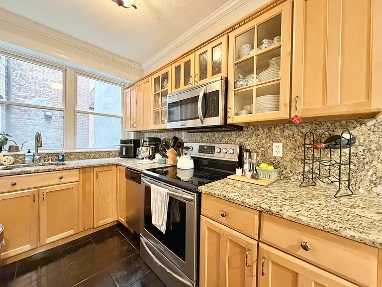 33 Charter St #2 — Photo 5