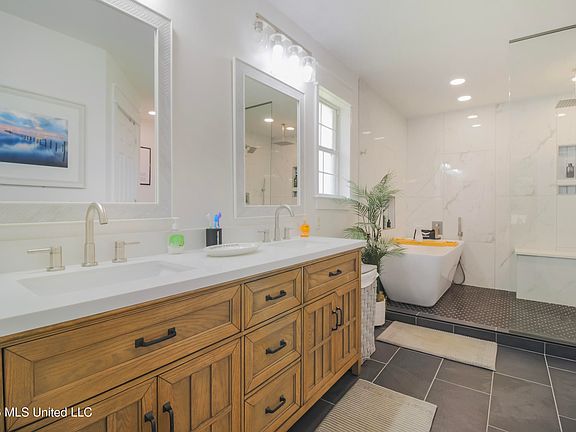 2nd image of 13966 Maddie Cir
