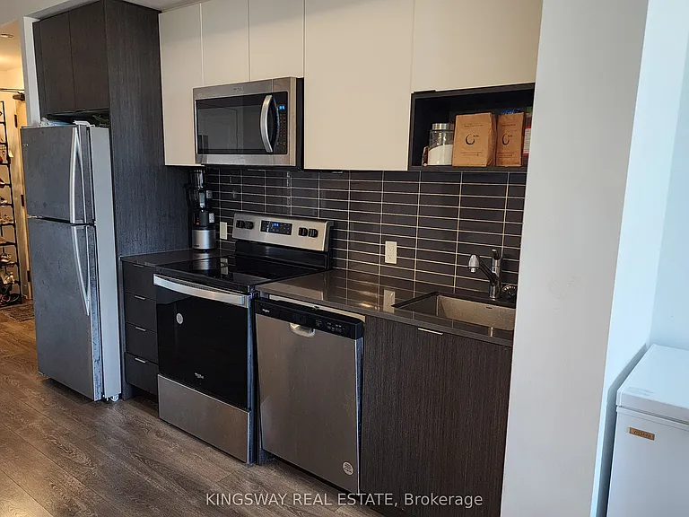 202 Burnhamthorpe Rd E #1207W — Photo 12