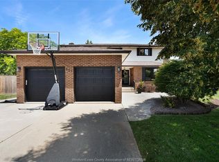 657 Dresden Pl, Tecumseh, ON N8N4B7