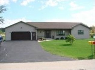N8897 Bluegill Dr, Fond Du Lac, WI 54935