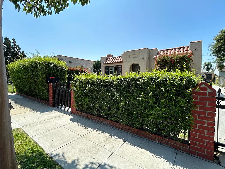 2335 Linden Ave — Photo 19