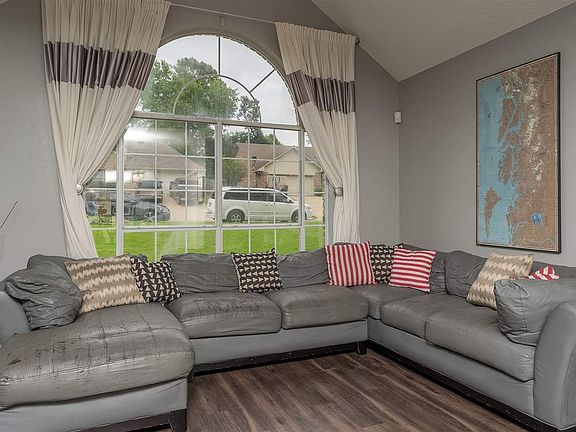 4th image of 1017 Deer Park Ct