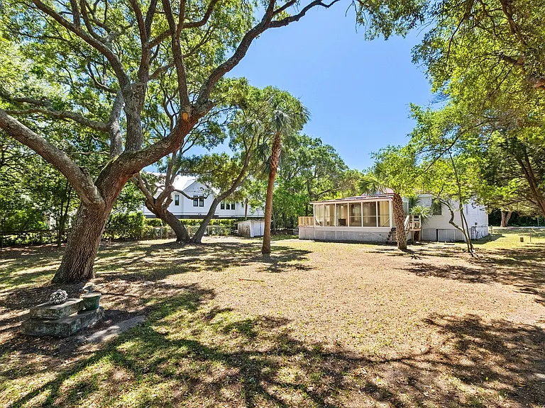 2250 Myrtle Ave — Photo 38