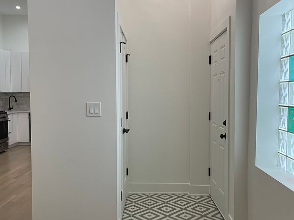 4th image of 2803 N Mozart St #1R
