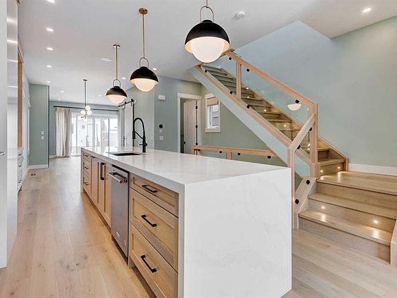 3rd image of 2425 E 27th St SW