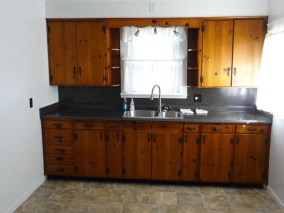 new countertops and sink in Kitchen