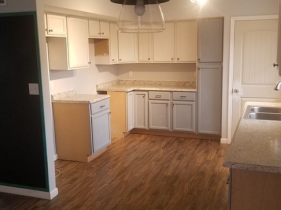 4th image of 18336 Dennis Dr