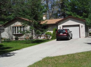 142 Goldenrod Dr, Houghton Lake, MI 48629