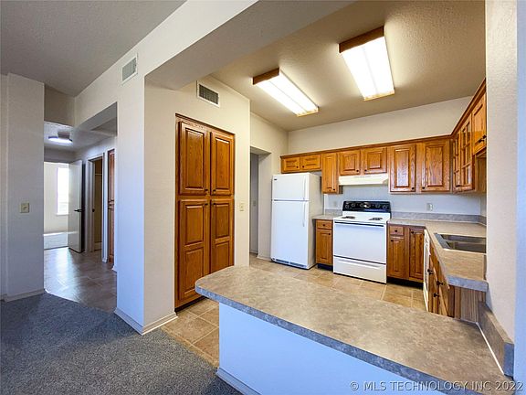 5th image of 301 E Washington Ave #4006