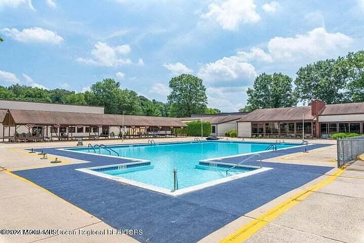 Covered Bridge located in desirable Manalapan Twp in heart of Monmouth County. Half hour from beaches, close to major roads, major shopping malls, restaurants, entertainment. Just a wonderful safe place to reside. - 142 Cross Slope Ct #F