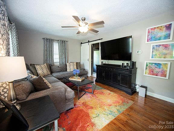 5th image of 700 Stowe Dr