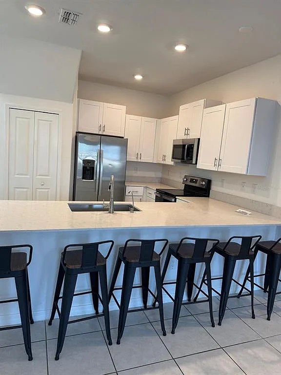4 bed, 2.5 bath, 2251 sqft, $2,500 — Photo 3