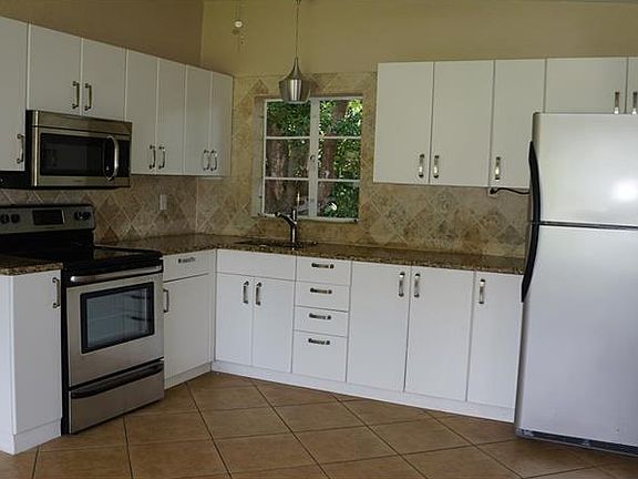 3rd image of 143 Coleus Dr
