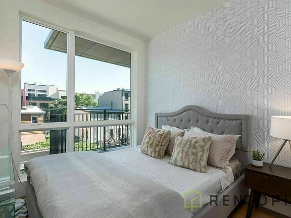 5th image of 824 Lexington Ave #302