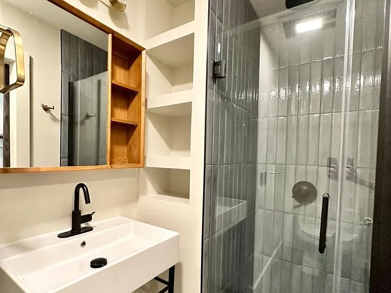261 Main St #6 — Photo 3