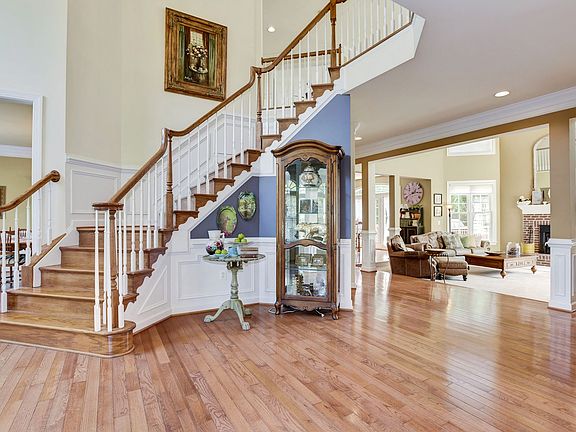 Grand 2 story foyer 