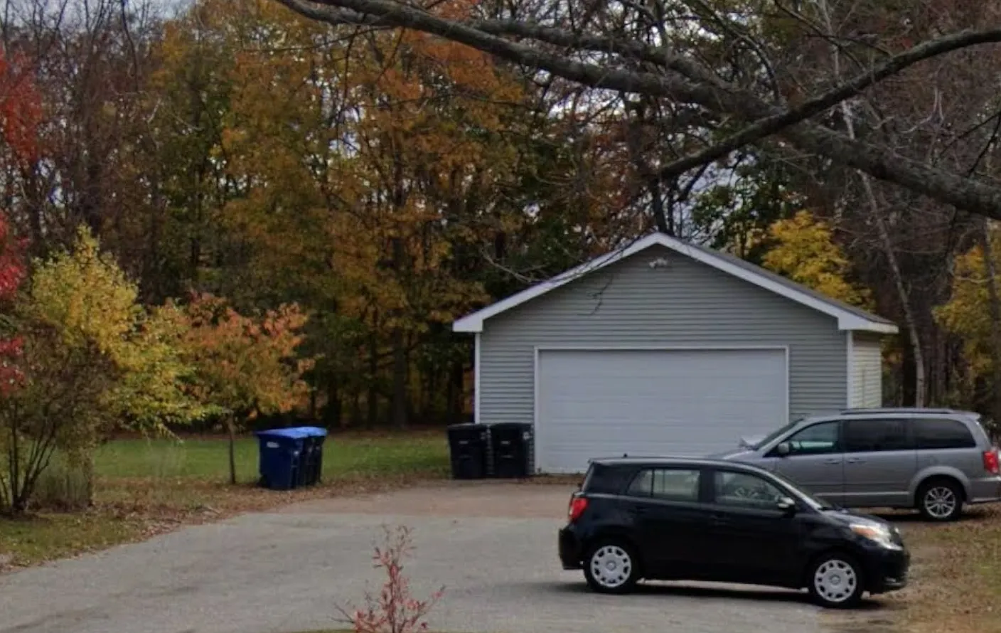 385 Heineberg Drive - Garage — Photo 2