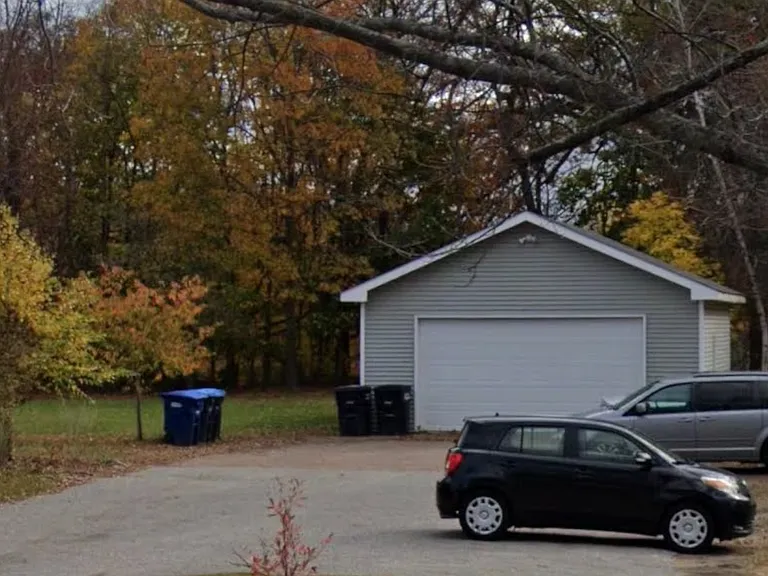 385 Heineberg Dr — Photo 1