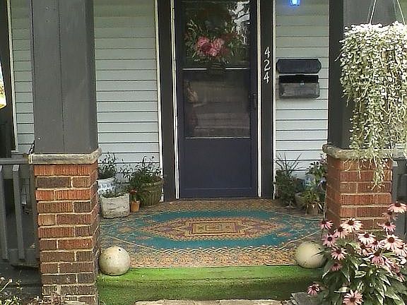 4th image of 424 Medina St