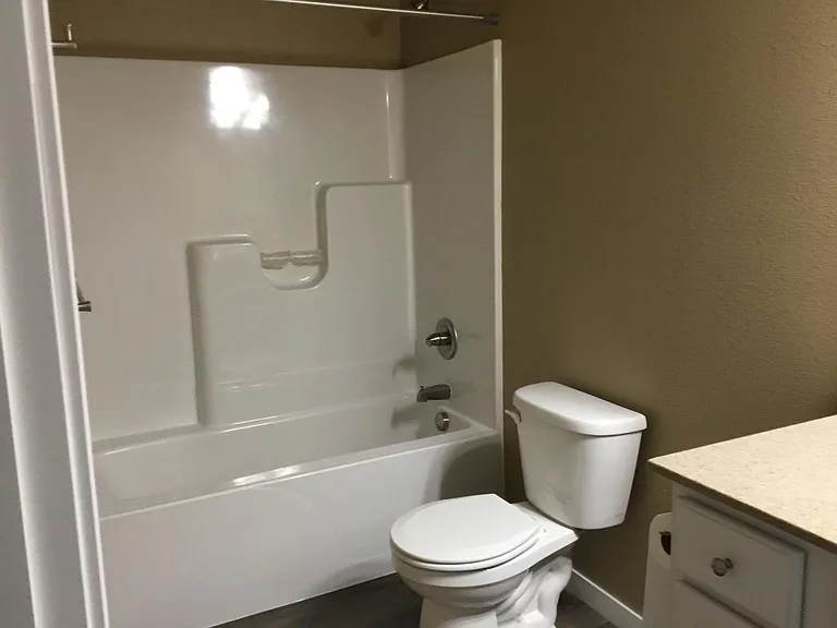 208 S H St — Photo 14
