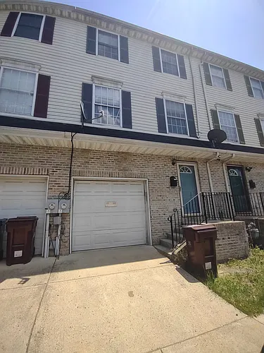 404 S Claymont St Photo 1