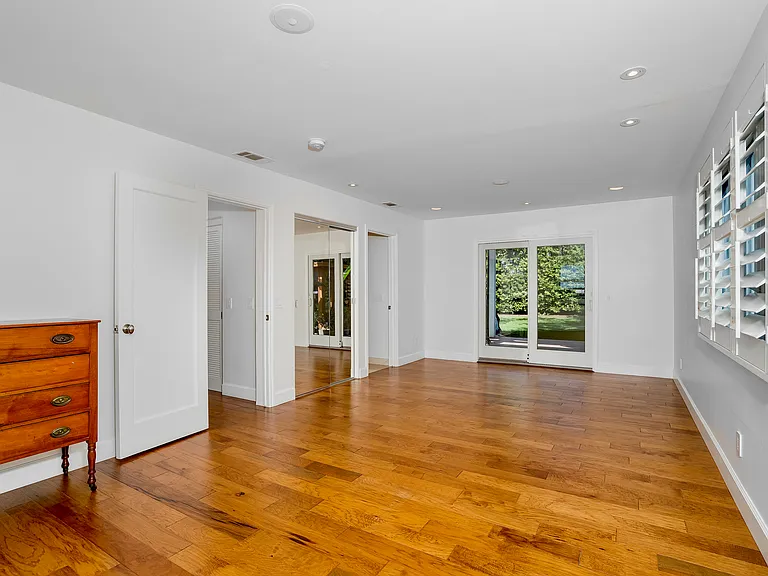 5247 Chelsea St — Photo 10