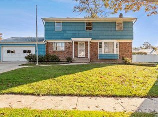 3 Donald Dr, Syosset, NY 11791