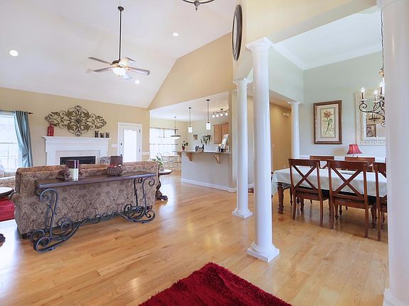 2nd image of 1076 Maddie Ln