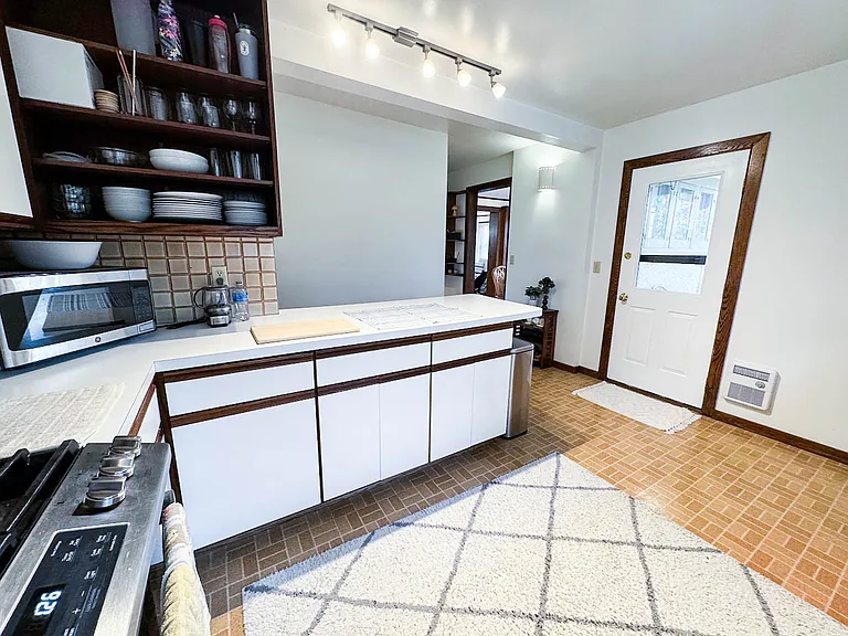 118 Wait Ave — Photo 12