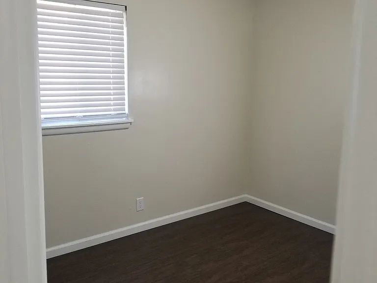 515 Warwick Dr — Photo 21