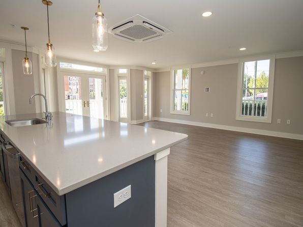 1303 Blanding St #101