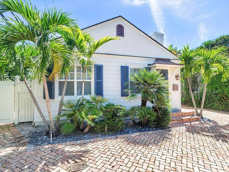 231 Cocoanut Row — Photo 3