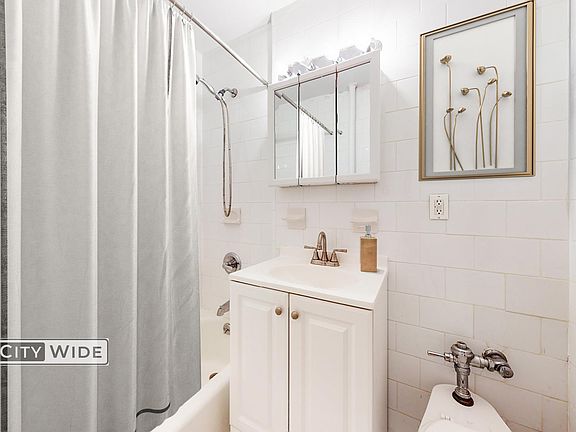 4th image of 340 E 53rd St APT 3B