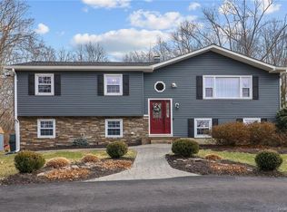134 Sycamore Dr, New Windsor, NY 12553