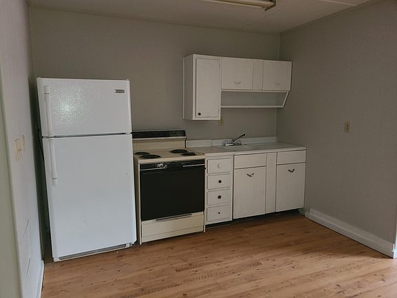 3rd image of 322 1/2 S Main St #3