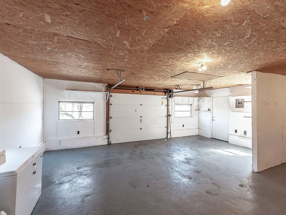 44th image of 655 Cummings Ln