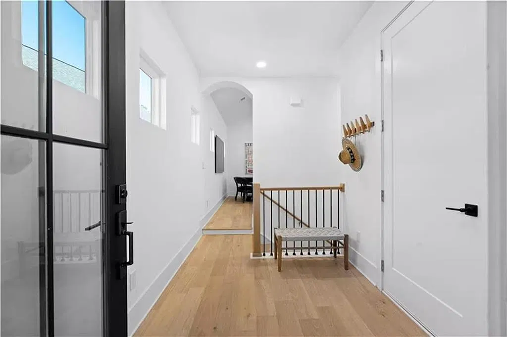 4 bed, 3.5 bath, 3862 sqft, $8,000 — Photo 4
