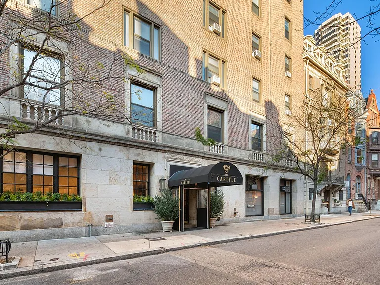 The Carlyle — Photo 24