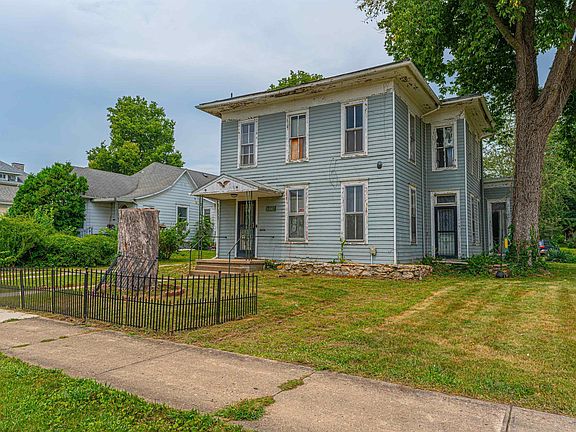 2nd image of 218 8th St