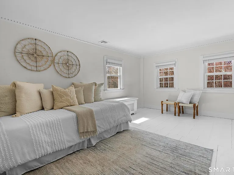 1090 Ridgefield Rd — Photo 24