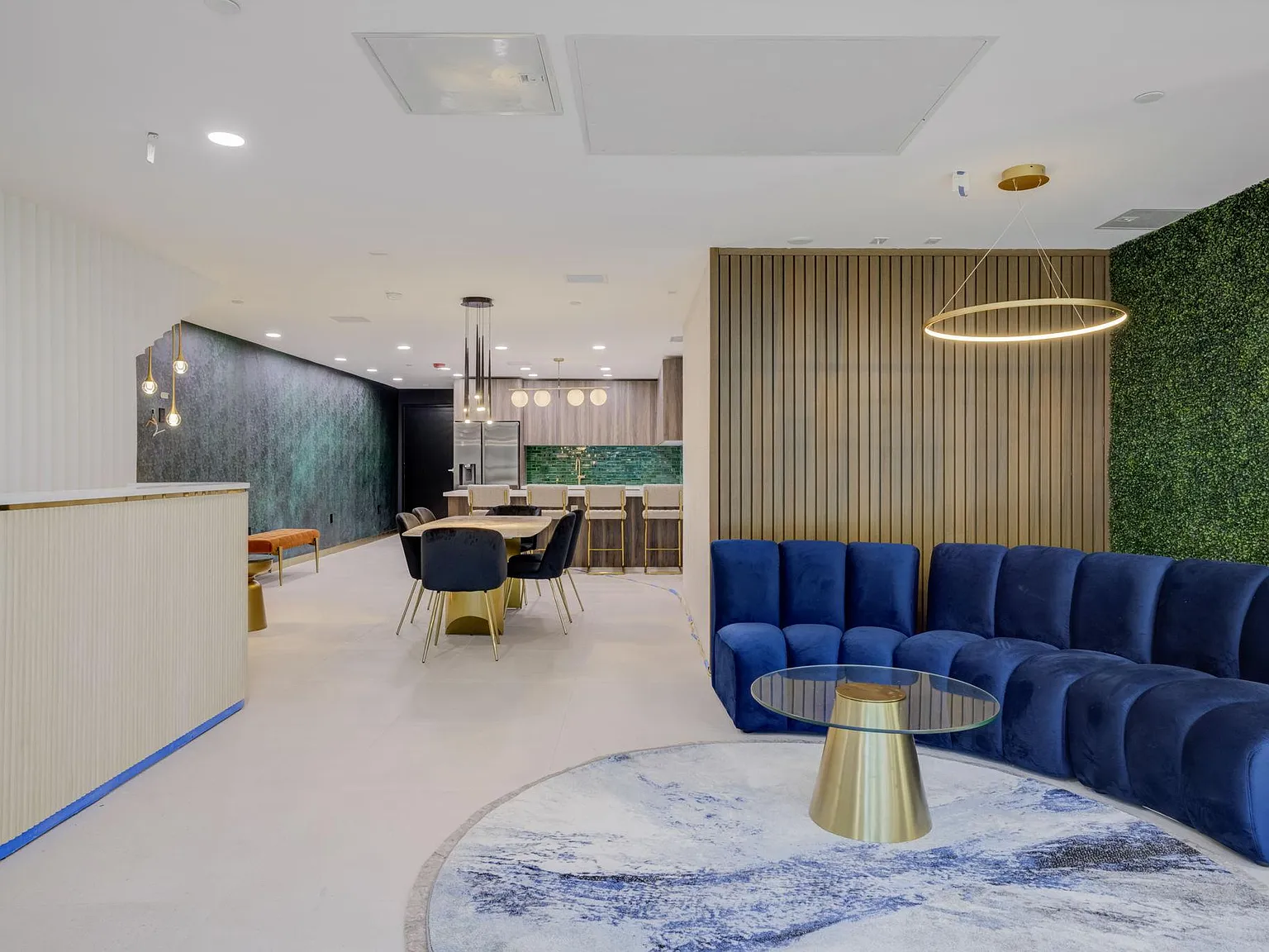 Fairfax Apartments — Photo 4