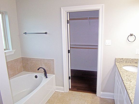5th image of 433 Kleinpeter Dr