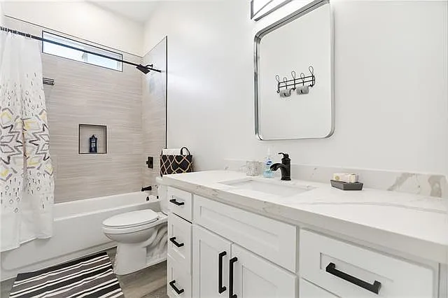 1239 Center St — Photo 15