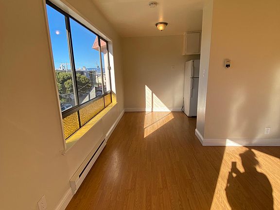 5th image of 2550 Sloat Blvd #5