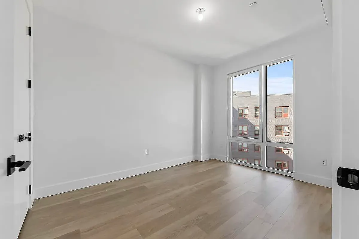 139 Frost Street — Photo 2