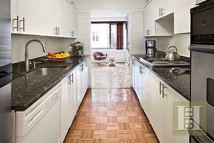 3rd image of 315 W 70th St APT 3D