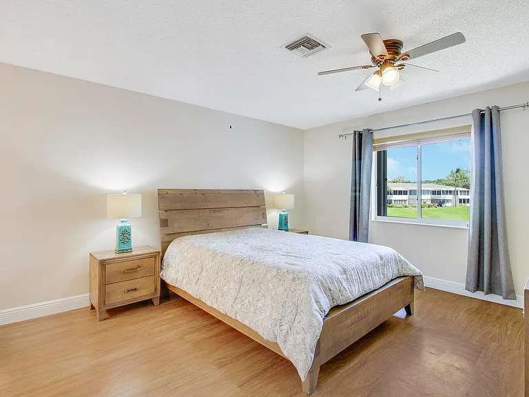 2730 SW 13th St #203 — Photo 11