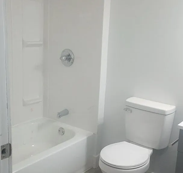 325 Hudson Ave — Photo 6
