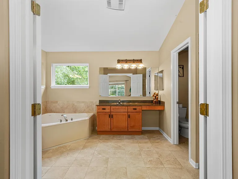 5670 Brentwood Dr — Photo 32